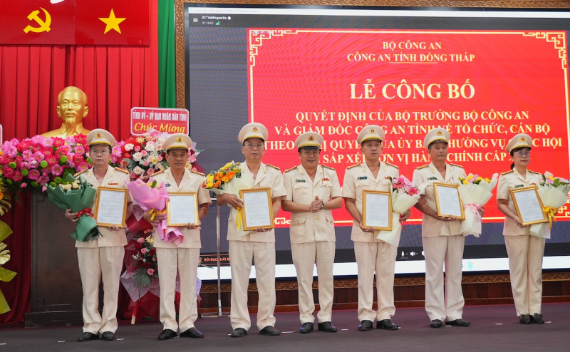 Công an các tỉnh công bố Quyết định về tổ chức, cán bộ theo mô hình tổ chức mới -0