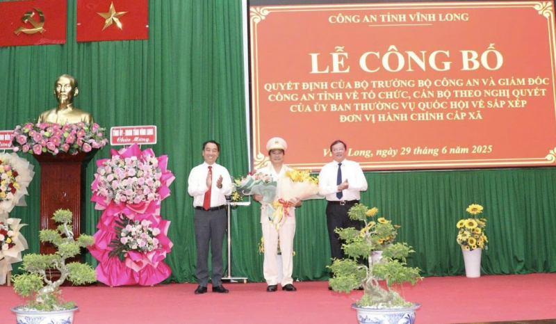 Công an các tỉnh công bố Quyết định về tổ chức, cán bộ theo mô hình tổ chức mới -0