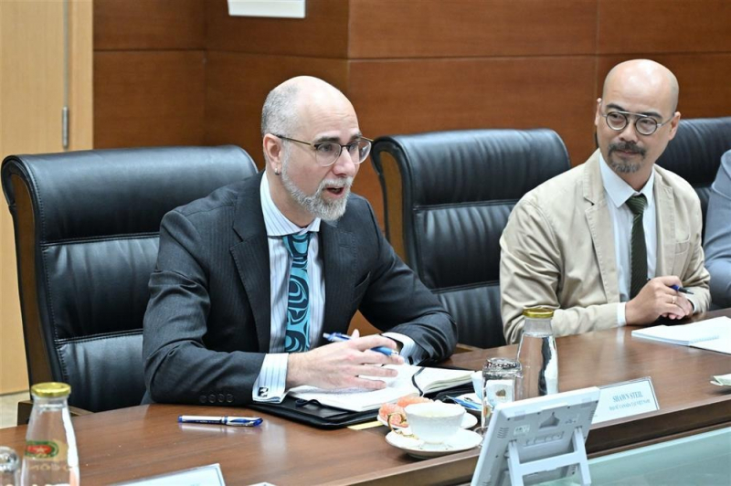 Minister Luong Tam Quang hosts Canadian Ambassador -0