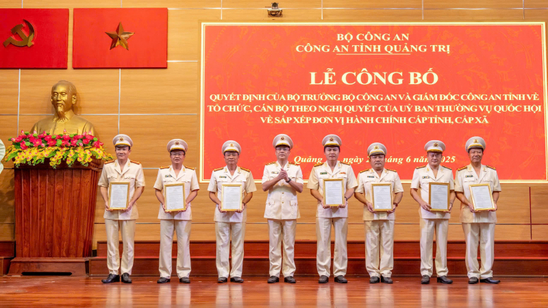 Công an tỉnh các tỉnh công bố các Quyết định về tổ chức, cán bộ theo mô hình tổ chức mới -0