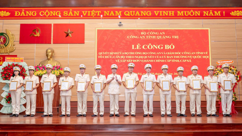 Công an tỉnh các tỉnh công bố các Quyết định về tổ chức, cán bộ theo mô hình tổ chức mới -0