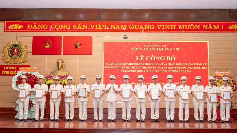 Công an tỉnh các tỉnh công bố các Quyết định về tổ chức, cán bộ theo mô hình tổ chức mới -1