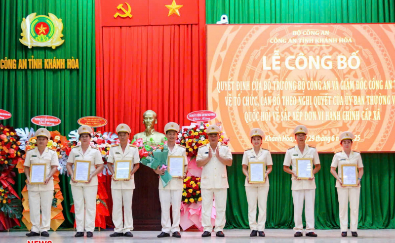 Công an tỉnh Khánh Hòa công bố các quyết định về tổ chức bộ máy và cán bộ sau sáp nhập -0
