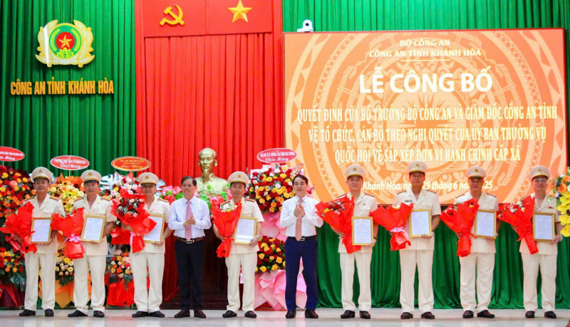 Công an tỉnh Khánh Hòa công bố các quyết định về tổ chức bộ máy và cán bộ sau sáp nhập -0