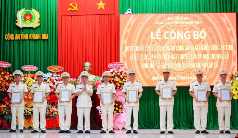 Công an tỉnh Khánh Hòa công bố các quyết định về tổ chức bộ máy và cán bộ sau sáp nhập -0
