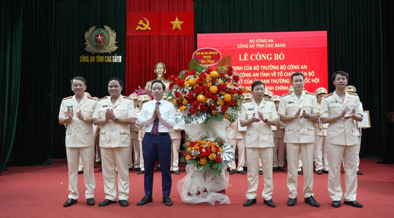 Công an các tỉnh công bố Quyết định về tổ chức, cán bộ theo mô hình tổ chức mới -0