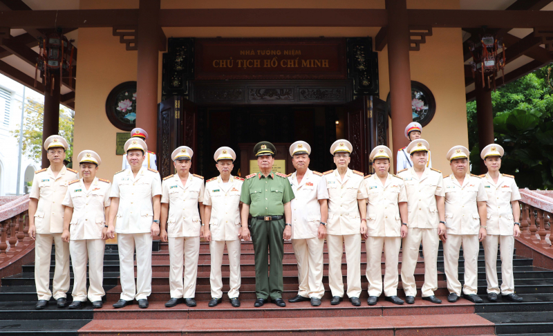 Quyết tâm lập công xuất sắc ngay ngay ngày đầu sáp nhập -0