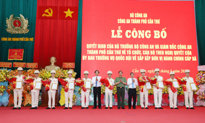 Quyết tâm lập công xuất sắc ngay ngay ngày đầu sáp nhập -0