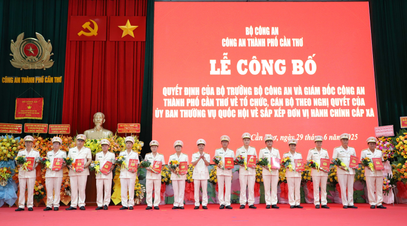 Quyết tâm lập công xuất sắc ngay ngay ngày đầu sáp nhập -0