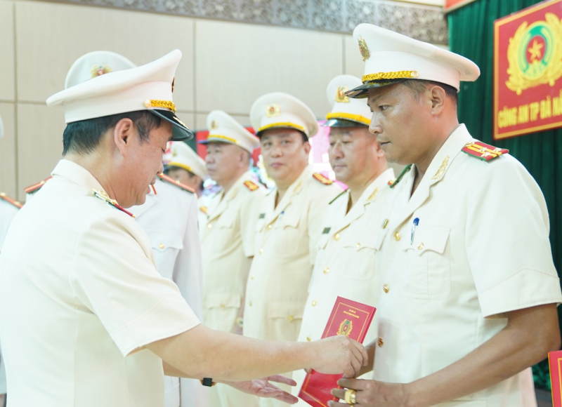 Ra mắt lãnh đạo, chỉ huy Công an TP Đà Nẵng mới -0