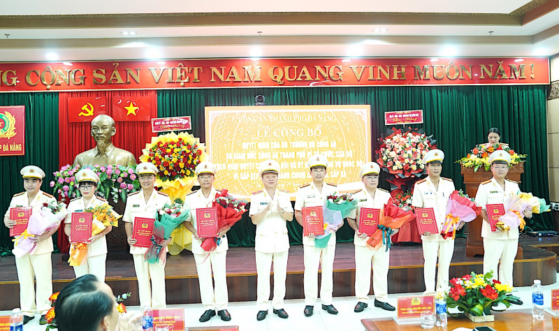 Ra mắt lãnh đạo, chỉ huy Công an TP Đà Nẵng mới -0
