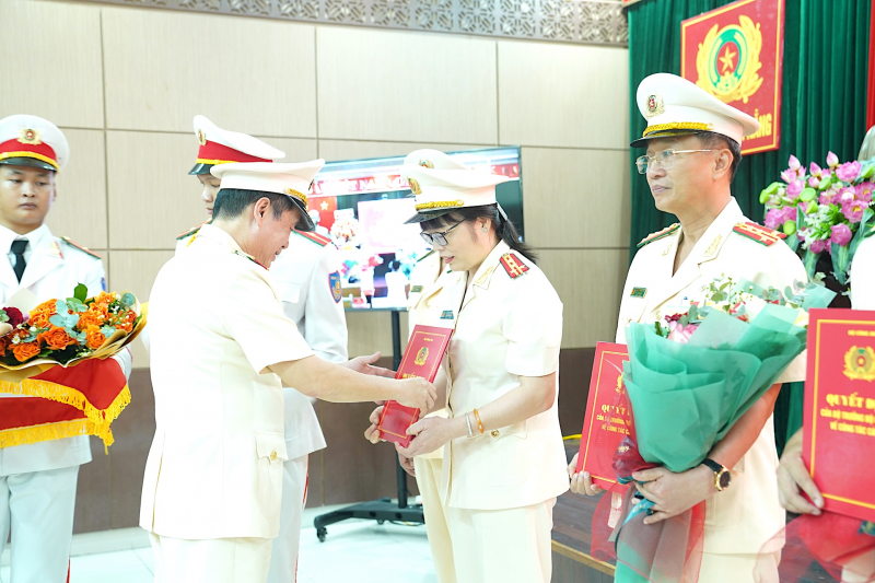 Ra mắt lãnh đạo, chỉ huy Công an TP Đà Nẵng mới -0