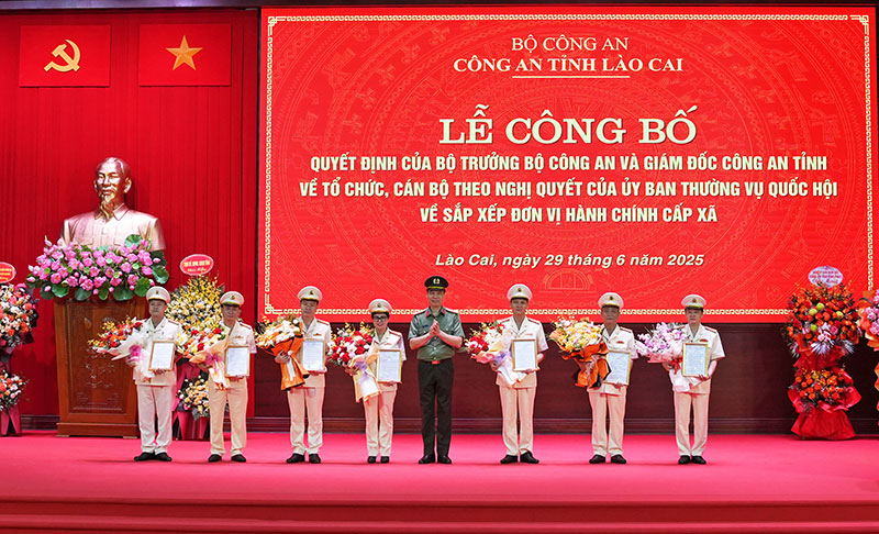 Công bố các quyết định về tổ chức, cán bộ tại Công an tỉnh Lào Cai mới -0