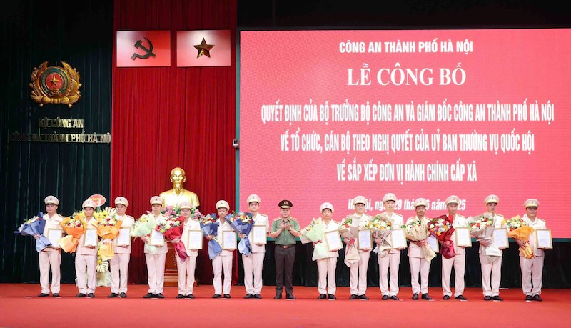 Công an TP Hà Nội ra mắt 126 Công an phường, xã theo mô hình tổ chức mới -0