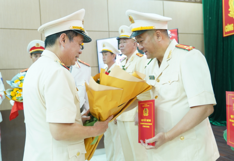 Ra mắt lãnh đạo, chỉ huy Công an TP Đà Nẵng mới -0