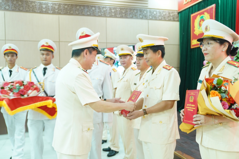Ra mắt lãnh đạo, chỉ huy Công an TP Đà Nẵng mới -0