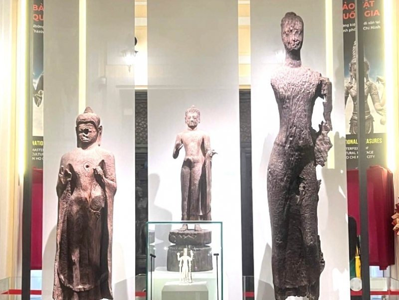 Lần đầu tiên trưng bày 17 Bảo vật quốc gia tại TP Hồ Chí Minh  -0