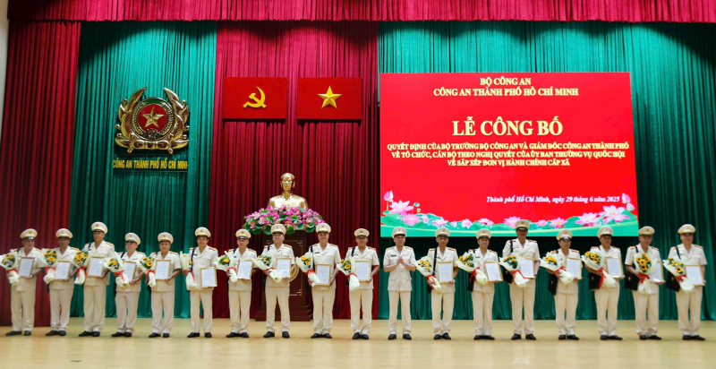 Công bố Quyết định của Bộ trưởng Bộ Công an về tổ chức bộ máy của Công an TP Hồ Chí Minh -0