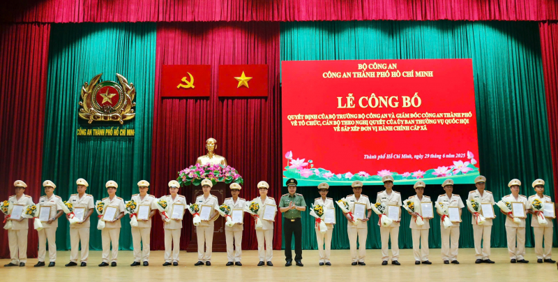 Công bố Quyết định của Bộ trưởng Bộ Công an về tổ chức bộ máy của Công an TP Hồ Chí Minh -0