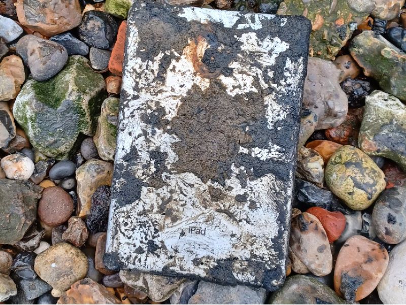 Chiếc iPad 5 năm dưới đáy sông vẫn tố giác tội phạm -0