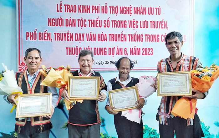 Một đời trọn vẹn với Ba Na -0
