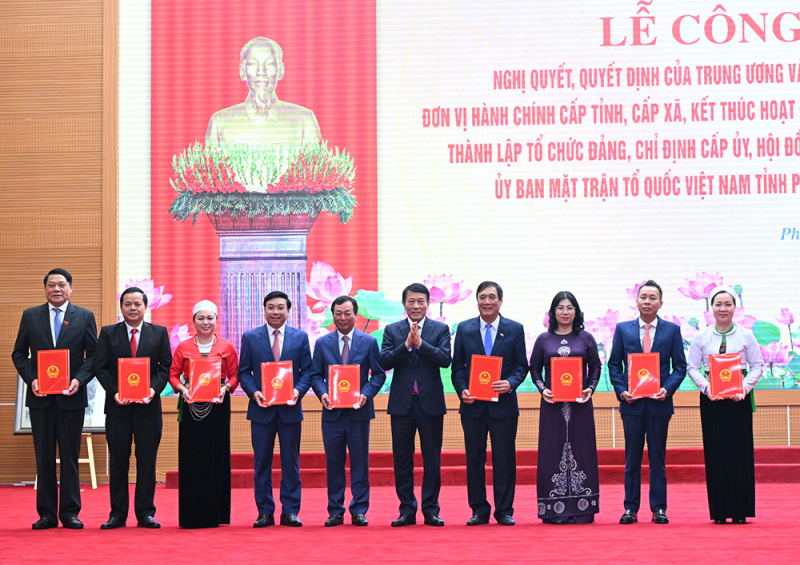 Lễ công bố các Nghị quyết, Quyết định của Trung ương, của tỉnh về sắp xếp tổ chức bộ máy và đơn vị hành chính của tỉnh Phú Thọ -0