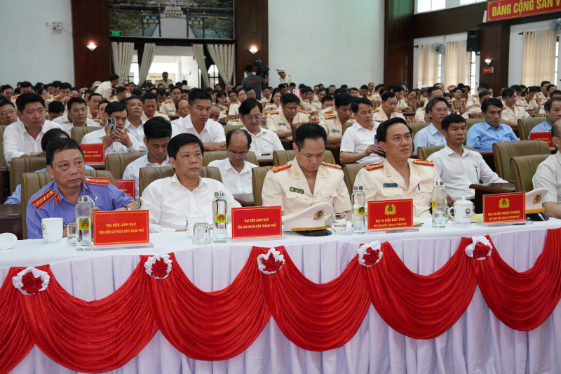 Công bố Quyết định của Bộ trưởng Bộ Công an về thành lập 40 Công an xã, phường của TP Huế -0