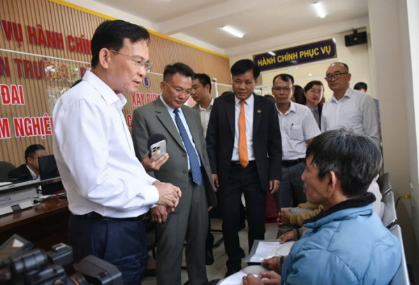 Khẩn trương, hiệu quả ngay trong ngày làm việc đầu tiên của chính quyền 2 cấp -0