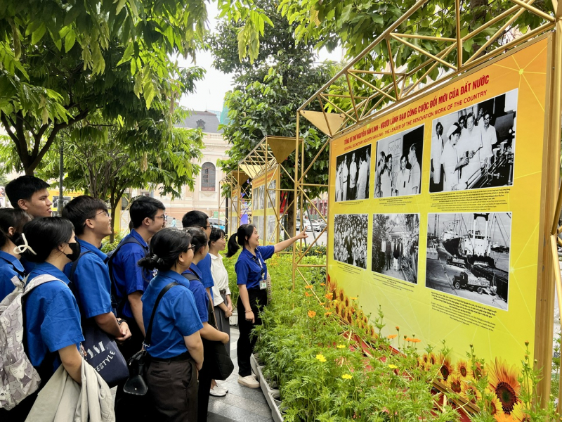 Triển lãm ảnh “Đồng chí Nguyễn Văn Linh - Nhà lãnh đạo kiên định và sáng tạo của cách mạng Việt Nam” -0
