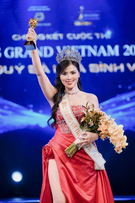 អនុបណ្ឌិត នៃសាកលវិទ្យាល័យជាតិ ង្វៀន ធីធួ បានឈ្នះរង្វាន់លោកស្រី Grand Vietnam 2025 -0