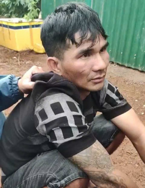 Bắt nóng đối tượng cướp dây chuyền vàng của cháu bé 9 tuổi -0