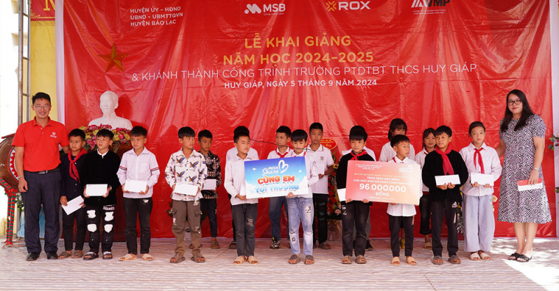 Về với “địa chỉ đỏ” – Hành trình tri ân của ROX -0