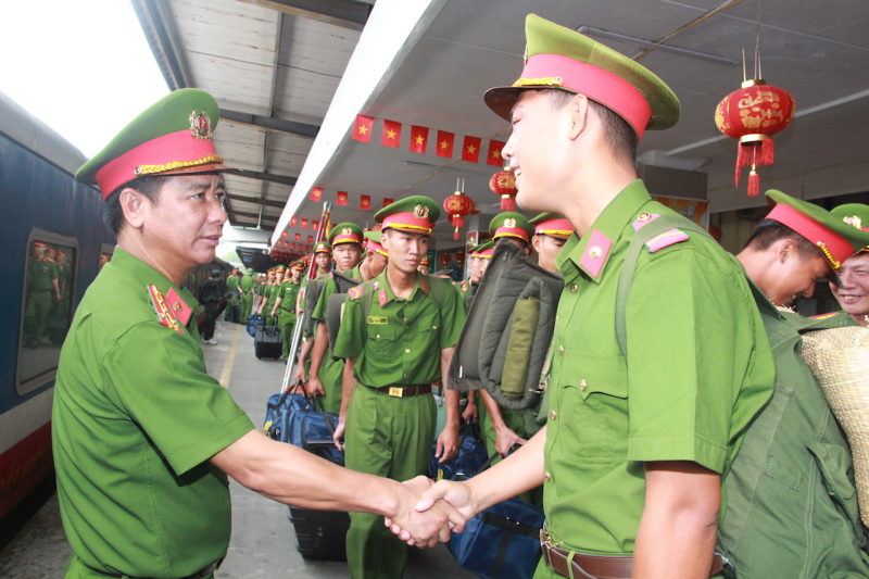 Thủ đô Hà Nội vui mừng đón các đoàn tàu chở CBCS miền Nam ra huấn luyện diễu binh -0