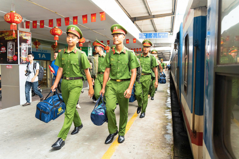 Thủ đô Hà Nội vui mừng đón các đoàn tàu chở CBCS miền Nam ra huấn luyện diễu binh -2