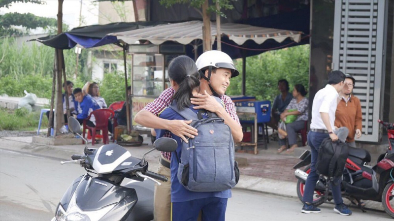 cha m- luôn d-ng hành cùng con trong s- lua ch-n ngh- nghi-p tuong lai--nh internet.jpg -2