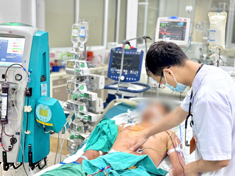 Nguy kịch sau 3 ngày ăn tiết canh -0