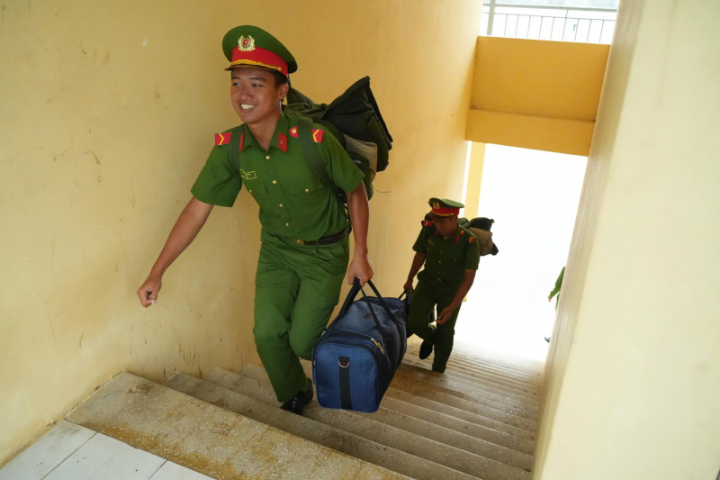 Những khoảnh khắc đầu tiên của các chiến sĩ Cảnh sát cơ động miền Nam tại Thủ đô -0