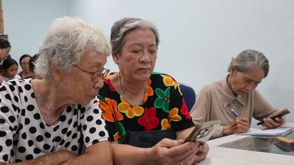 “Giăng bẫy” người cao tuổi -0
