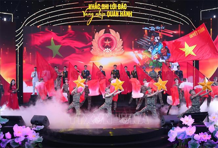 Tổng Bí thư Tô Lâm dự giao lưu nghệ thuật 'Khắc ghi lời Bác - vang nhịp quân hành' -0