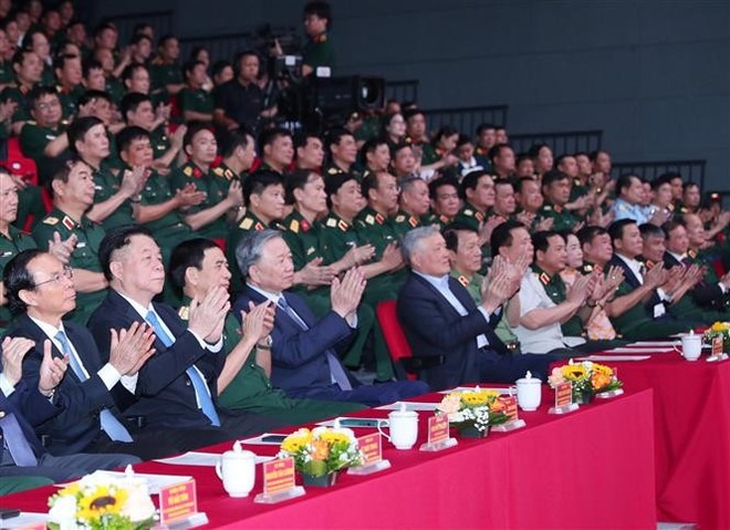 Party leader attends art event marking army’s decade of following Uncle Ho’s teachings -0