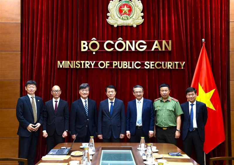 Minister Luong Tam Quang hosts Vice President of Japan Association of Public Health -0