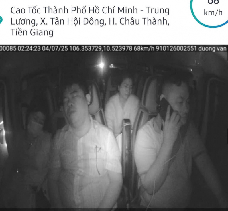 Tài xế sử dụng điện thoại bị xử phạt 5 triệu đồng -0