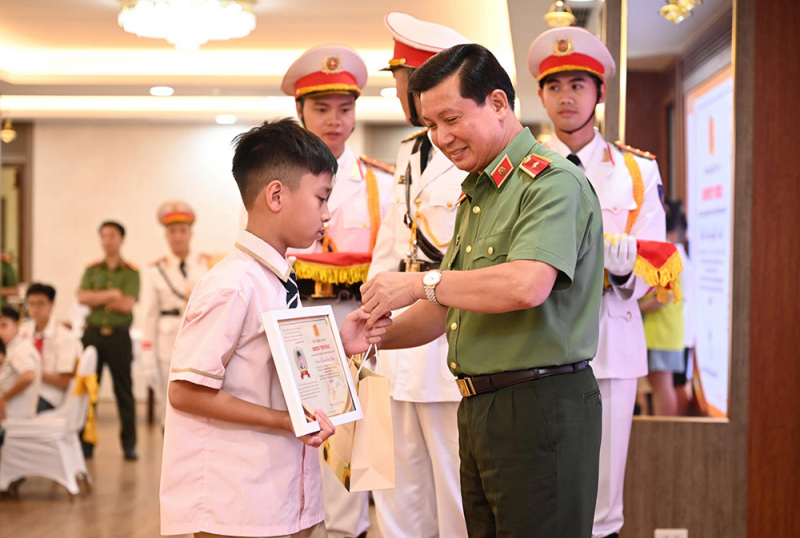 Tiếp nối truyền thống hiếu học trong lực lượng Cảnh vệ -0