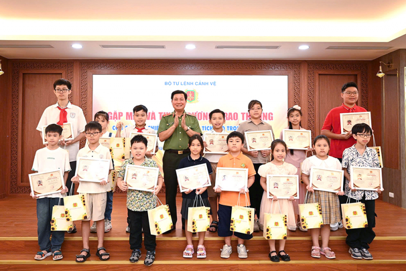 Tiếp nối truyền thống hiếu học trong lực lượng Cảnh vệ -0