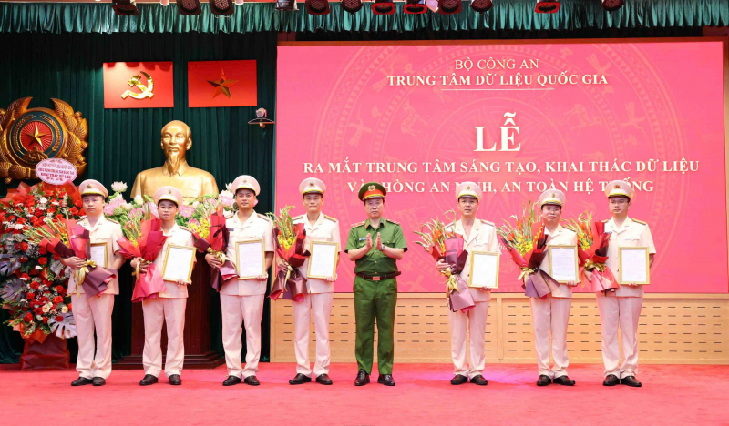 Ra mắt Trung tâm sáng tạo, khai thác dữ liệu và Phòng an ninh, an toàn hệ thống -0