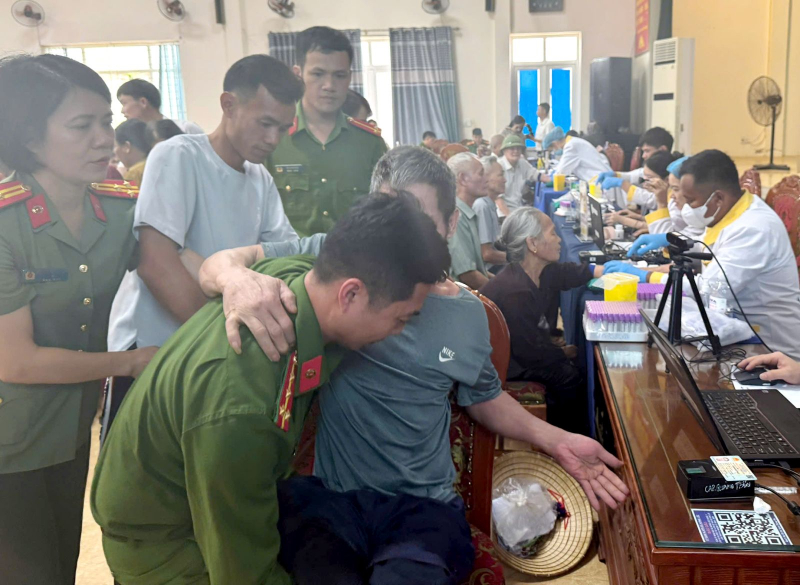 Tiếp tục “thắp lửa” hi vọng cho các liệt sĩ chưa biết tên -0