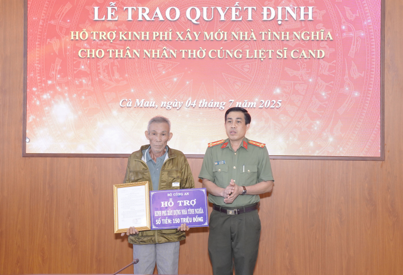 Công an xã hỗ trợ xây dựng nhà tình nghĩa cho thân nhân liệt sĩ -0