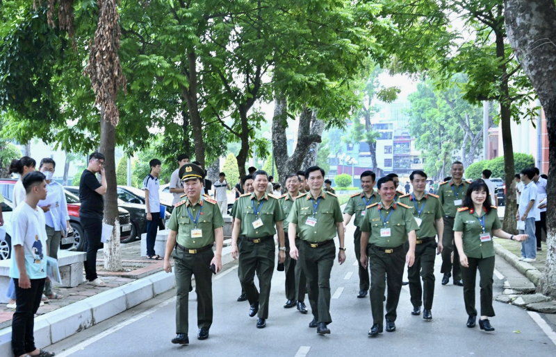 Thứ trưởng Trần Quốc Tỏ kiểm tra công tác tổ chức Kỳ thi đánh giá của Bộ Công an năm 2025 -0