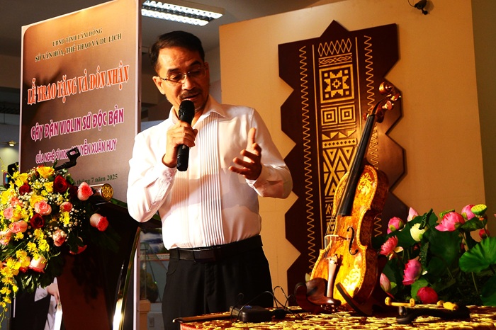 Chiếc violin sứ độc bản về với nhân dân Lâm Đồng -0