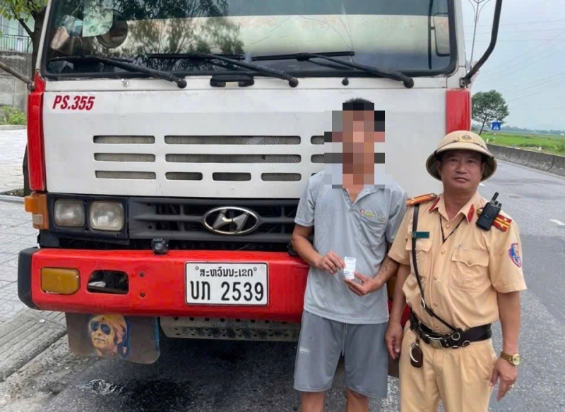 Phát hiện lái xe dương tính với ma túy tổng hợp khi lưu thông trên tuyến QL1A -0